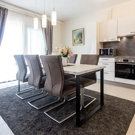 House With A Swimming Pool Vinisce, Trogir - 22073 Holiday home Vinisce