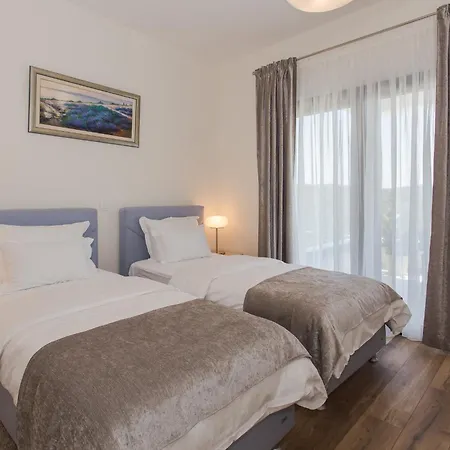 Holiday home House With A Swimming Pool Vinisce, Trogir - 22073 Vinisce
