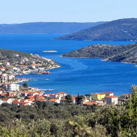 House With A Swimming Pool Vinisce, Trogir - 22073 Holiday home Vinisce
