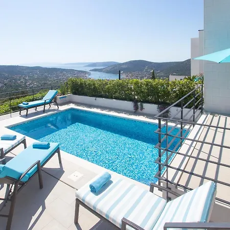 Holiday home House With A Swimming Pool Vinisce, Trogir - 22073 *